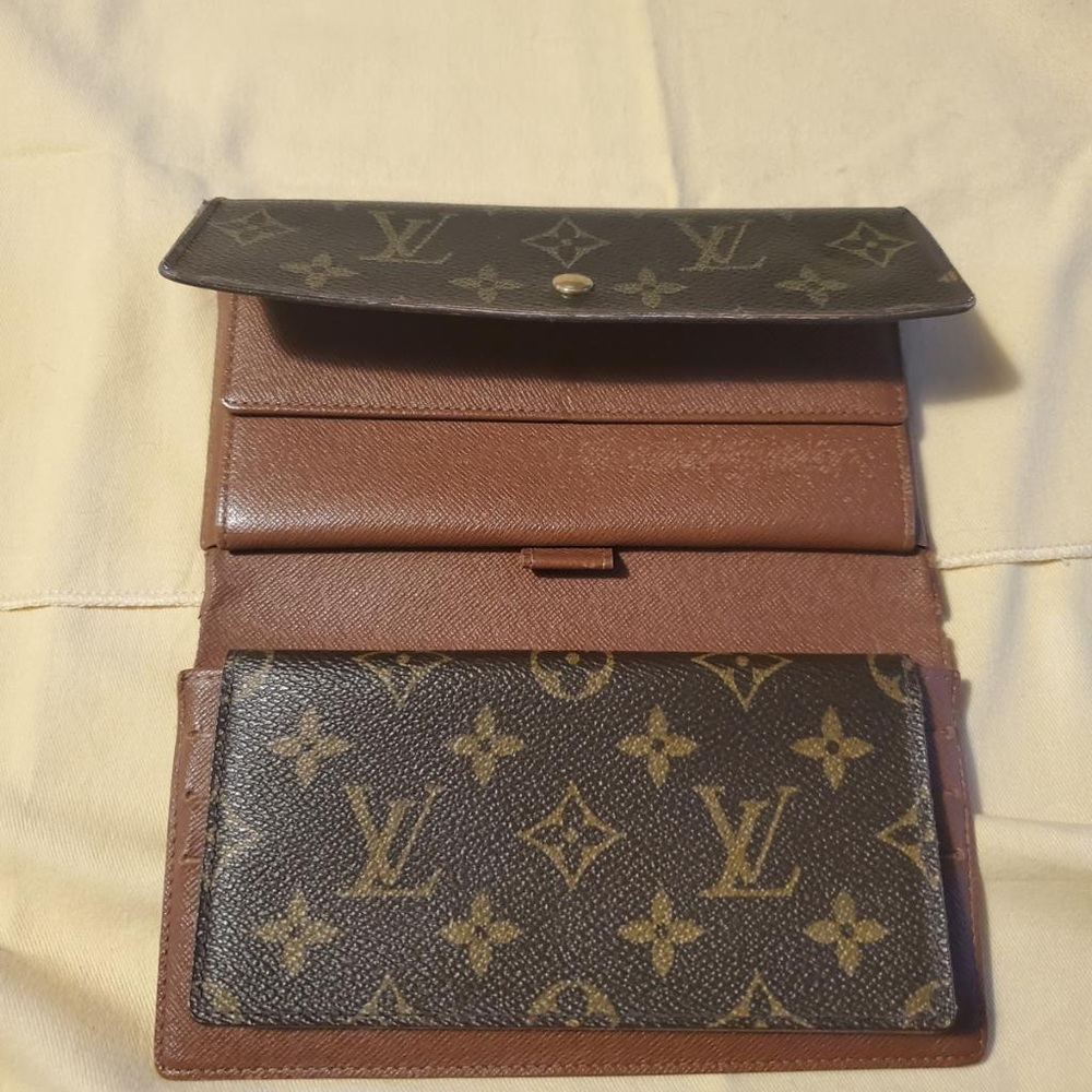 Louis Vuitton LV monogram wallet with checkbook
